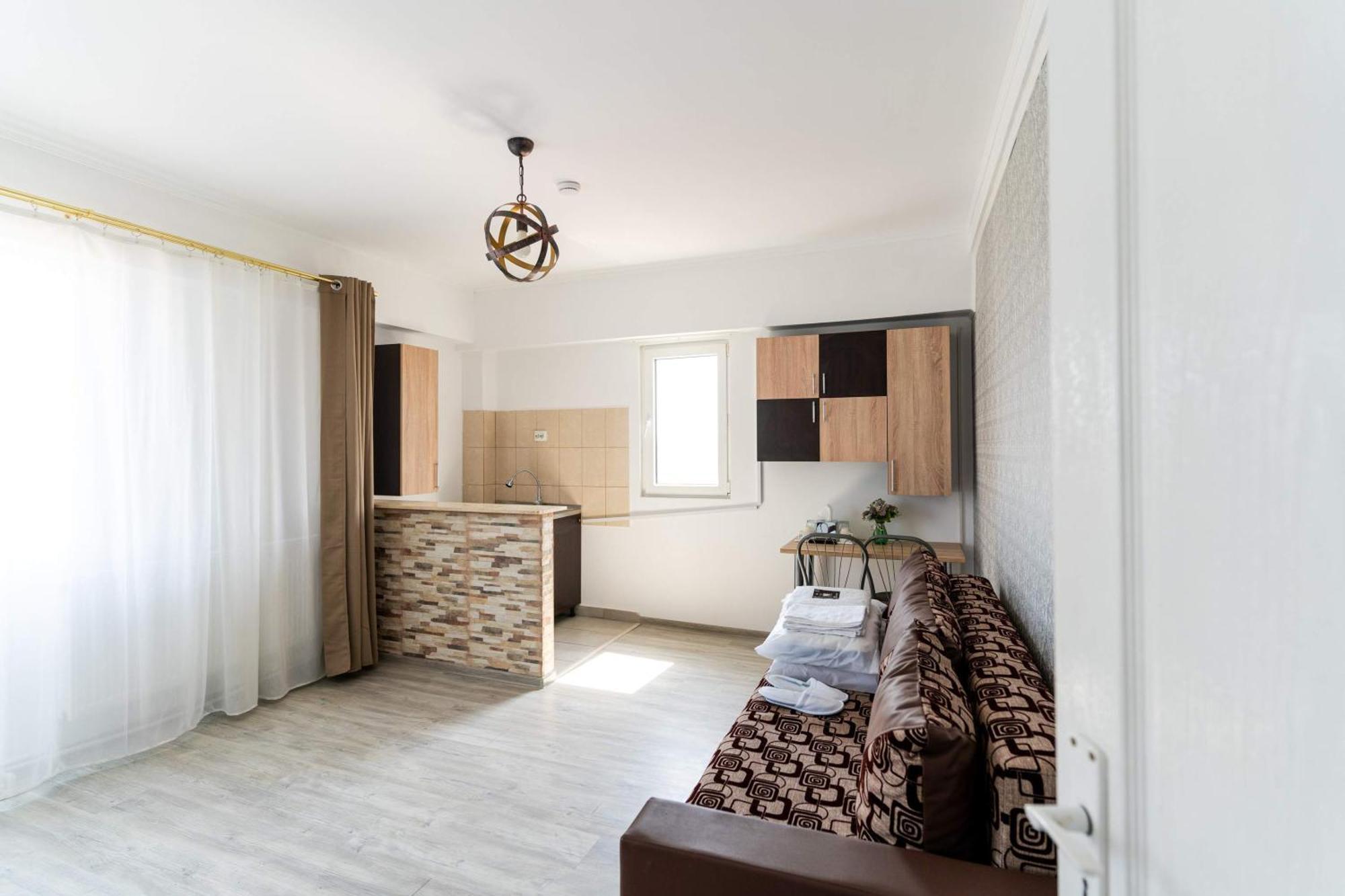 Отель Casa Irina 2Mai Доуэ-Май Экстерьер фото