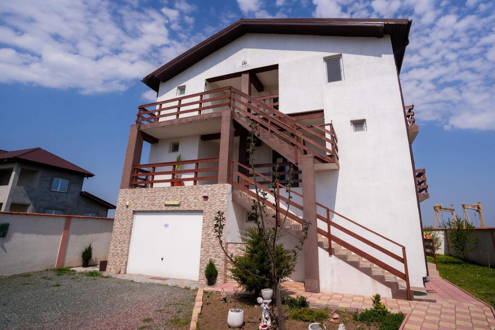 Отель Casa Irina 2Mai Доуэ-Май Экстерьер фото